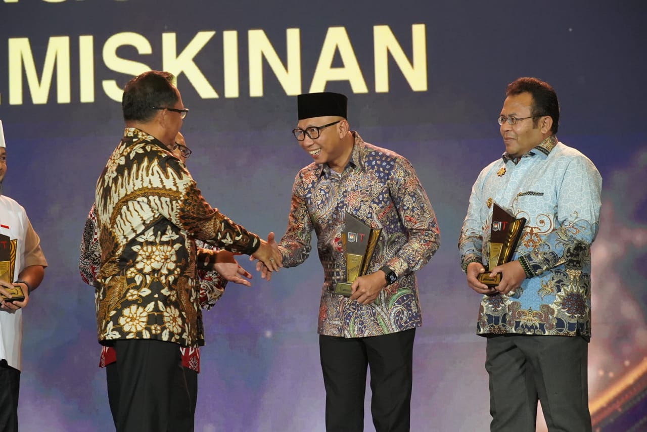 Pemprov Lampung Raih Dua Penghargaan Nasional, Terbaik dalam Penanggulangan Kemiskinan dan Kolaborasi Pengelolaan SDA